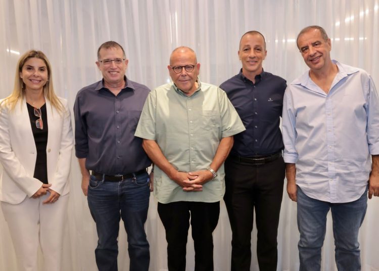 מימין, איציק בסלו, אופיר אלקלעי, יו"ר הסתדרות עובדי המדינה, ארנון בר-דוד, רן גוראון ומורן קיטה. צילום רונן טופלברג