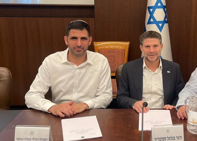 שר האוצר בצלאל סמוטריץ ושר התקשורת שלמה קרעי צילום  דוברות משרד התקשורת