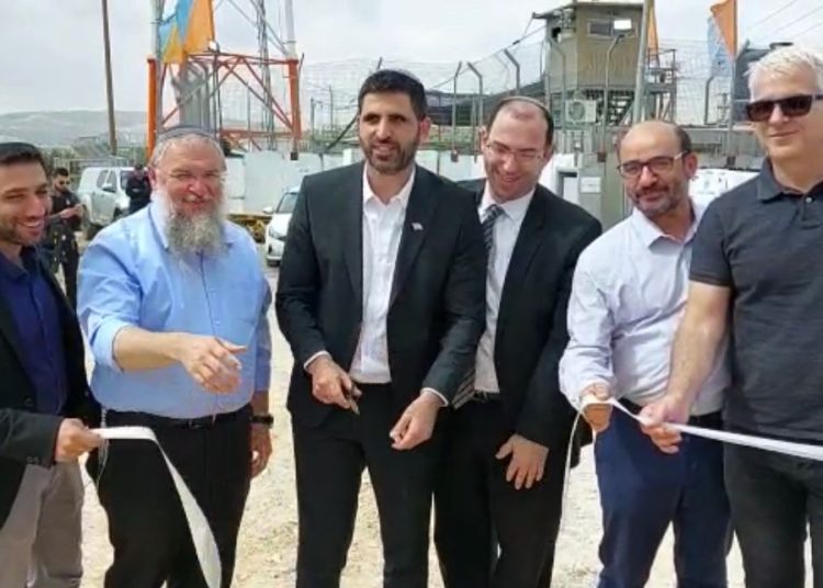שר התקשורת שלמה קרעי חונך אנטנה ביו"ש צילום דוברות משרד התקשורת