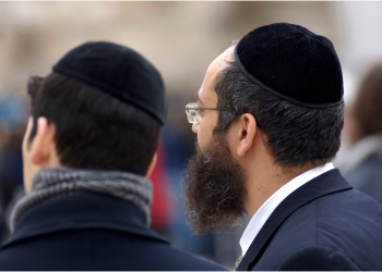 חילוקי דעות בתוך הקואליציה והסתייגויות של משרד המשפטים בנושא הטלפונים הכשרים