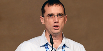 מנכ"ל בזק רן גוראון מסיים את תפקידו