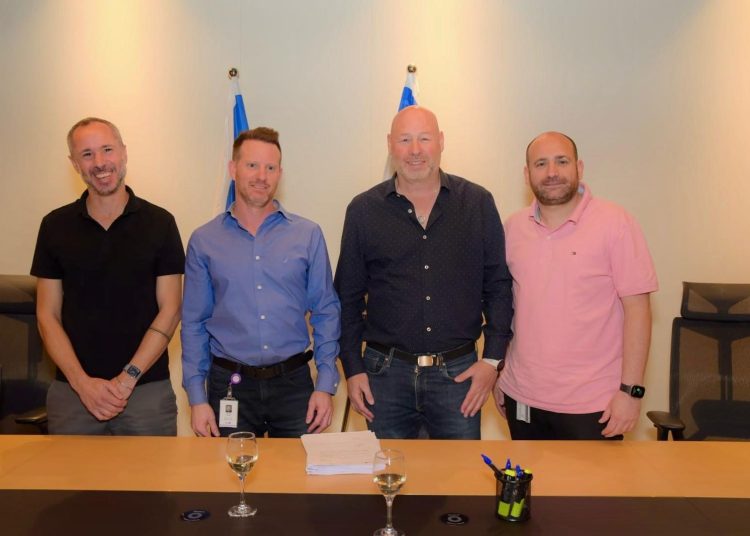 מימין עמי שטרמר, סמנכ"ל משאבי אנוש סלקום, דניאל ספיר מנכ"ל, אורי אורן יו"ר ועד העובדים ויקי חלוצי אחראי על אגף עובדי ההי טק בהסתדרות צילום אבי מלכה