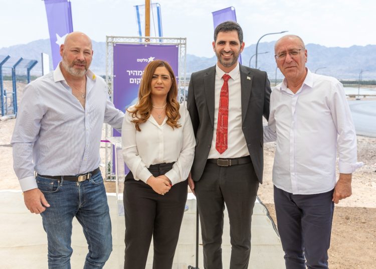 בתמונה; ראש עיריית אילת, אלי לנקרי, שר התקשורת ד"ר שלמה קרעי, מנכ"לית משרד התקשורת עינבל משש ומנכ"ל סלקום דניאל ספיר.צילום איל סגל