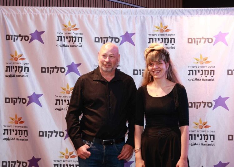 מימין הדר קס מנכ"לית עמותת חמניות ודניאל ספיר מנכ"ל סלקום צילום יחצ סלקום