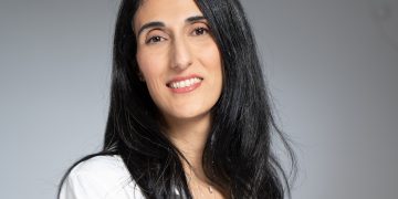 yes ופלאפון מרחיבות השירות לחירשים ולכבדי שמיעה באמצעות אפליקציית Sign Now