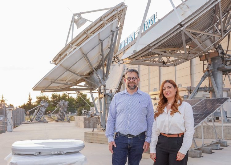 ענבל משש מנכ"לית משרד התקשורת ודן זיצ'ק מנכ"ל חלל תקשורת צילום בן גוטמן