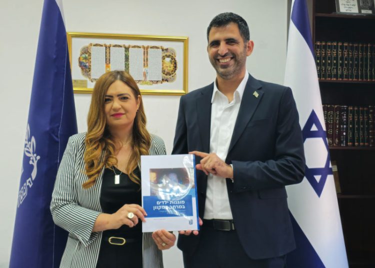 שר התקשורת שלמה קרעי וענבל משש מנכ"לית המשרד צילום אליאב לייכטר