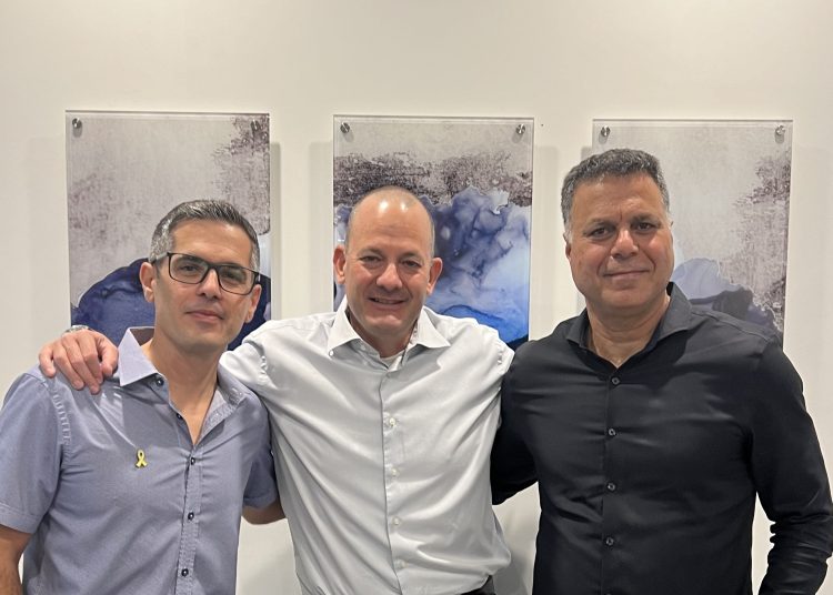 מימין רון גלב, מנכ"ל בזק בינלאומי, אדר שומרון, מנכ"ל byond, חיים חזק, מנכ"ל קלאודוג'ו, צילום יחסי ציבור בזק בינלאומי