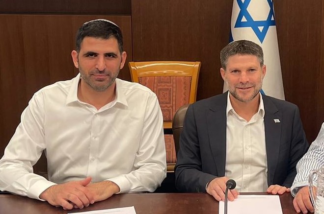 מימין שר האוצר בצלאל סמוטריץ' ולצידו שר התקשורת שלמה קרעי צילום דוברות משרד התקשורת