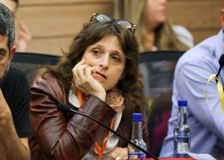 עו"ד נגה רובינשטיין המייצגת את החברות הסלולריות צילום נועם מושקוביץ דוברות הכנסת