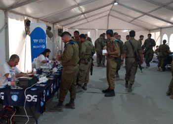 פלאפון החלה להפעיל היום ניידת תיקונים חינמיים לסמאטרפונים עבור חיילי צה"ל וכוחות הבטחון