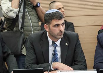 שר התקשורת בפגישה עם ראשי בזק: "לא אאשר הקלות בהפרדה המבנית כל עוד אין סיכום בין ההנהלה לעובדים"