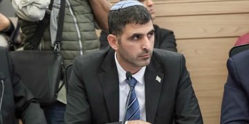שר התקשורת בפגישה עם ראשי בזק: "לא אאשר הקלות בהפרדה המבנית כל עוד אין סיכום בין ההנהלה לעובדים"
