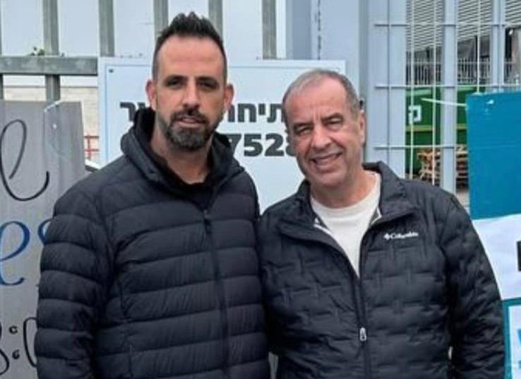 איציק בסלו יור ועד עובדי בזק ואלי כהן יור ועד עובדי יס צילום העובדים