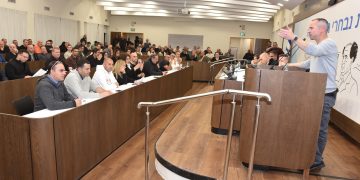 מאבק עובדי הסלולר מתגבש: "לא נאפשר לגחמות של בעלי הון לפגוע בנו ובציבור"