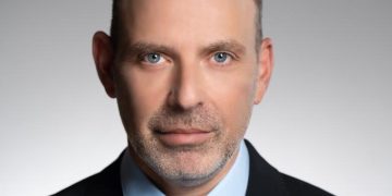 פלאפון מציגה גידול של 7.5% בהכנסות משירותים בעקבות חזרת הטיסות וגידול במנויי 5G