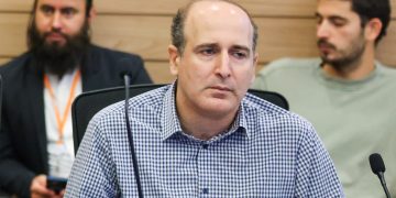 על הפרק: בחינה של ההפרדה מבנית, תחרות בשוק העסקים הנייח, אגרות תדרים ושיתוף רשתות בסלולר