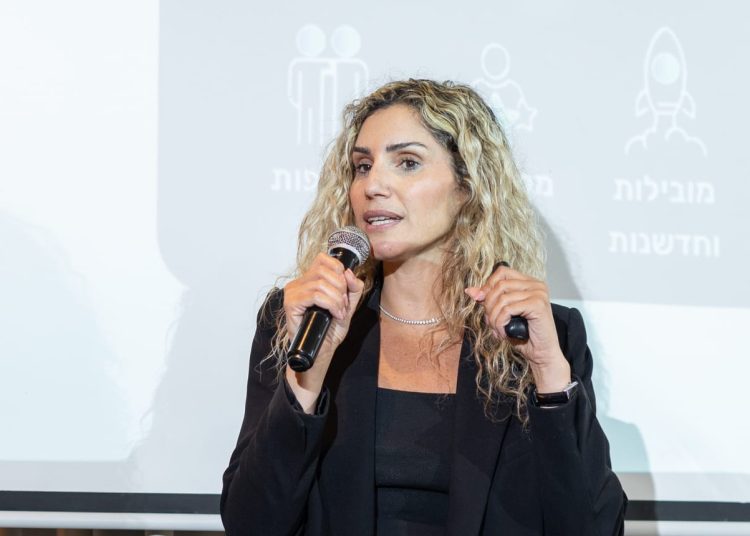 לילך צלח כהן מנהלת אגף שירותים מנוהלים בבזק בינלאומי צילום נועם פרדייס