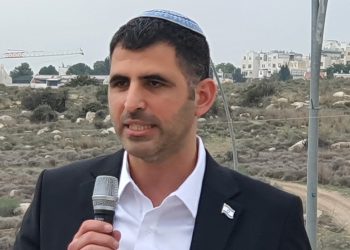 משבר חסר תקדים: קרעי הורה לעובדי משרדו לא לציית לחוות דעת היועצת המשפטית לממשלה