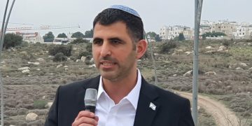 משבר חסר תקדים: קרעי הורה לעובדי משרדו לא לציית לחוות דעת היועצת המשפטית לממשלה