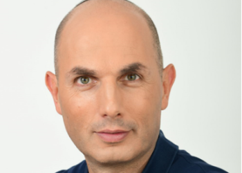 יריב פאר בפודקאסט עושים תקשורת בזמן אוויר: כך הפכה אינטרנט רימון משחקנית נישתית לחברת טכנולוגיה עם סיבים ו-AI