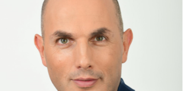 יריב פאר בפודקאסט עושים תקשורת בזמן אוויר: כך הפכה אינטרנט רימון משחקנית נישתית לחברת טכנולוגיה עם סיבים ו-AI