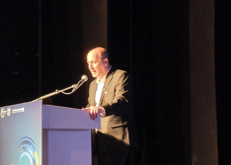 מנכ"ל משרד התקשורת אלעד מקדסי בכנס מובילים בתקשורת בשדרות צילום זמן אוויר