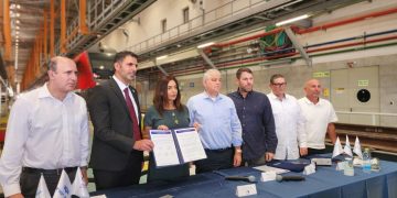 סוף לניתוקים ברכבת? מהלך חדש שצפוי לקדם קליטה סלולרית רציפה לנוסעים