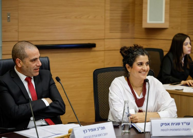 שגית אפיק יועצת משפטית כנסת וחבר הכסת אופיר כ"ץ יו"ר ועדת הכנסת צילום נועם מושקוביץ דוברות הכנסת