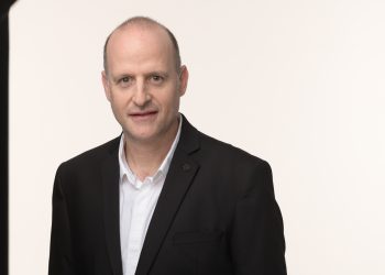 בלעדי |סמנכ"ל טכנולוגיות המידע של בזק בינלאומי פורש