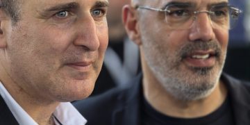 בלעדי |בזק ופרטנר מתנגדות להוראות המגבילות אותן בהרחבת ההתקשרות ביניהן בעסקאות סיבים