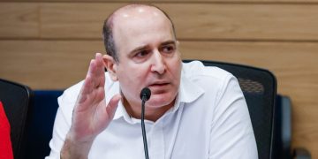 המדינה מסדרת מחדש את אגרות התקשורת – אבל גם תחזיר מיליוני שקלים לחברות