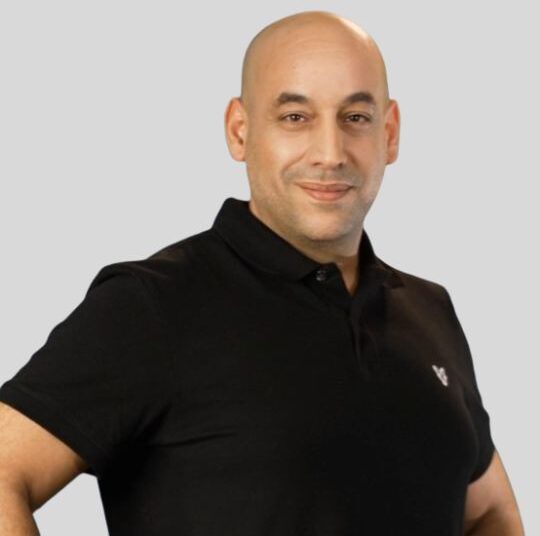 אביב חנש מנהל אגף דאטה סנטר בזק בינלאומי צילום יחסי ציבור