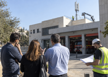 תחנות כיבוי האש הפכו למוקד מחלוקת בפריסת האתרים הסלולריים