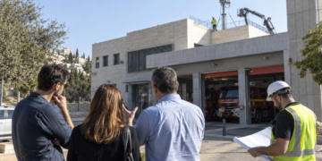 תחנות כיבוי האש הפכו למוקד מחלוקת בפריסת האתרים הסלולריים