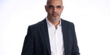 בזק הופכת את אפליקציית השירות לשער כניסה לחמישה מודלי AI